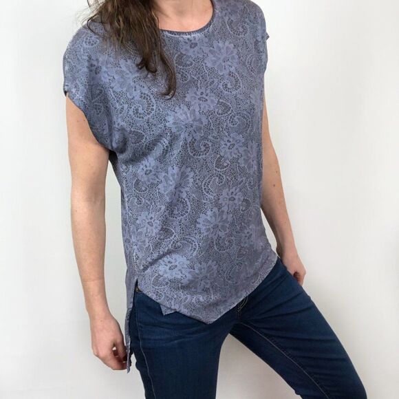 Unbranded Tops - Dantelle Blue Distressed Floral Cap Sleeve Tee